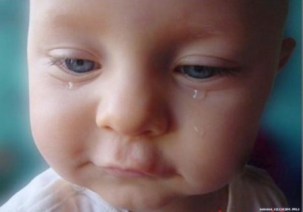 những hình ảnh em bé khóc dễ thương